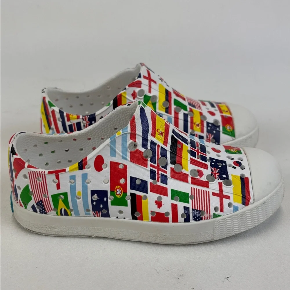 NATIVE Jefferson Waterproof SlipOn Flag Print Size C8